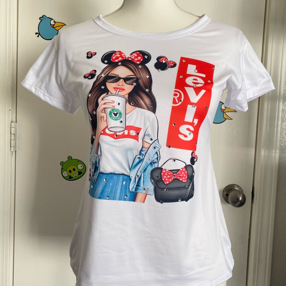 Levi's White Graphic T-Shirt Size M.. with Cristal’s
